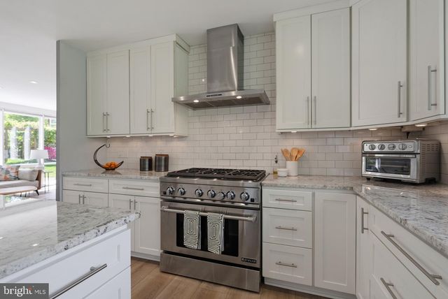 2103 MARTHAS RD, Alexandria, VA 22307