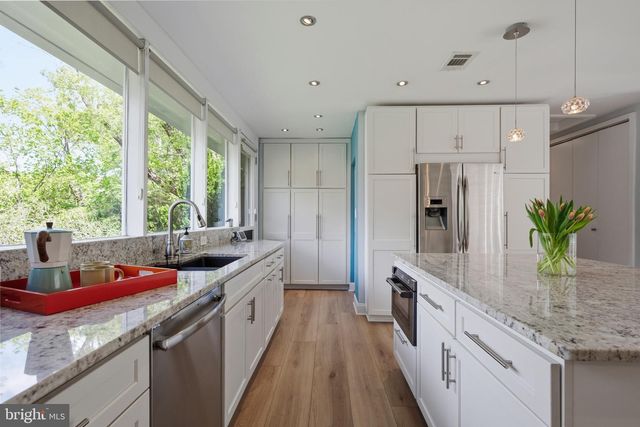 2103 MARTHAS RD, Alexandria, VA 22307