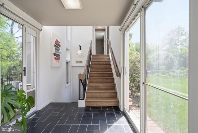 2103 MARTHAS RD, Alexandria, VA 22307