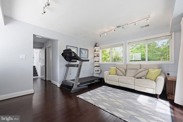 2103 MARTHAS RD, Alexandria, VA 22307
