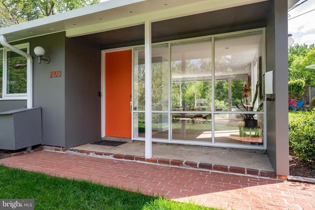 2103 MARTHAS RD, Alexandria, VA 22307
