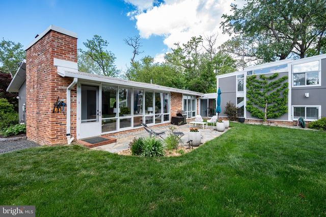 2103 MARTHAS RD, Alexandria, VA 22307