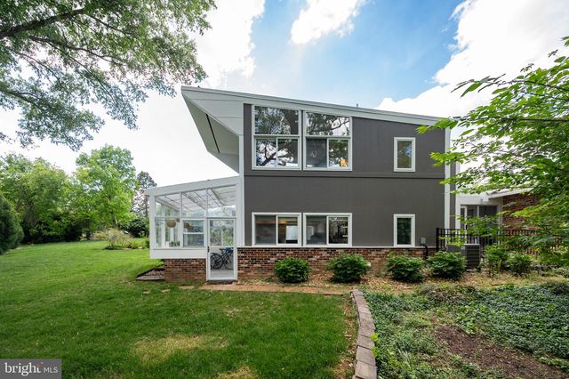 2103 MARTHAS RD, Alexandria, VA 22307
