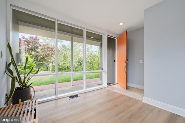 2103 MARTHAS RD, Alexandria, VA 22307