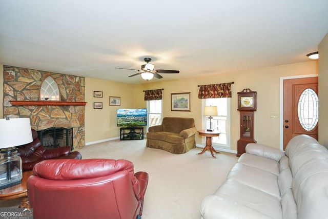 883 Tilley Road, Talking Rock, GA 30175