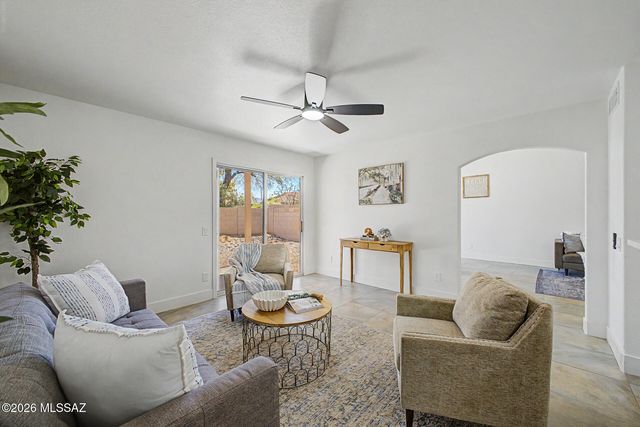 5364 N Entrada De Sabino, Tucson, AZ 85750