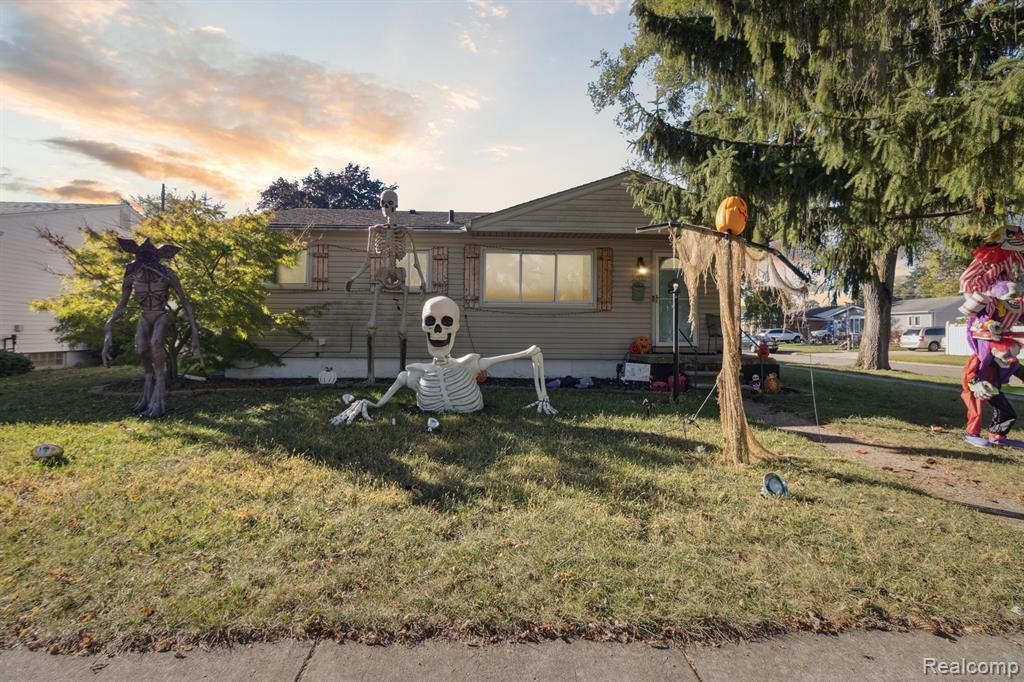 32155 Melton Street, Westland, MI 48186