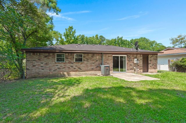 110 Bee Street, Summerville, SC 29483