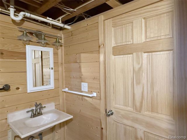 29855 Tamarack Court, Flat Rock, MI 48134