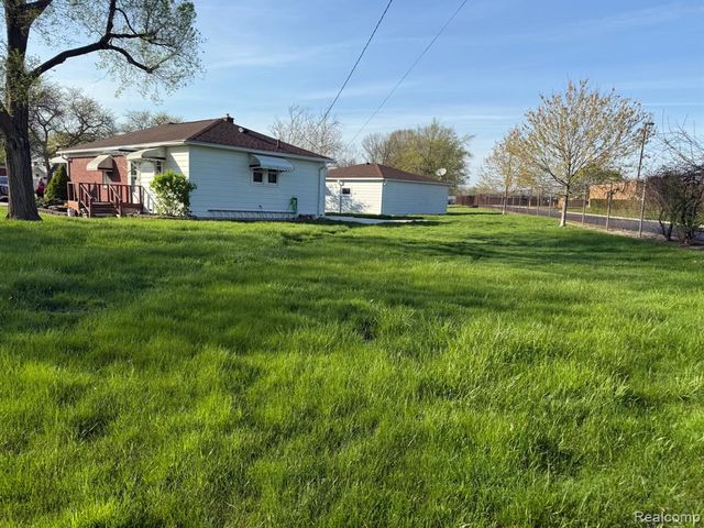 29855 Tamarack Court, Flat Rock, MI 48134