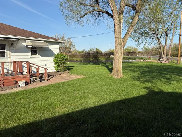 29855 Tamarack Court, Flat Rock, MI 48134