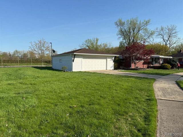 29855 Tamarack Court, Flat Rock, MI 48134