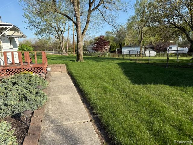 29855 Tamarack Court, Flat Rock, MI 48134