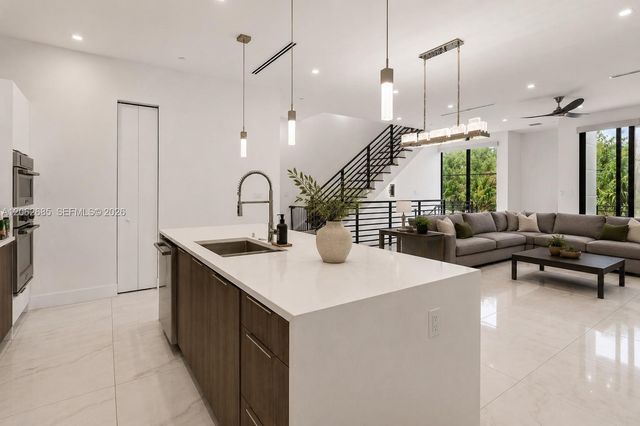 1054 N Victoria Park Rd, Fort Lauderdale, FL 33304