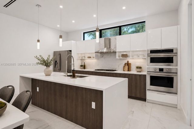1054 N Victoria Park Rd, Fort Lauderdale, FL 33304