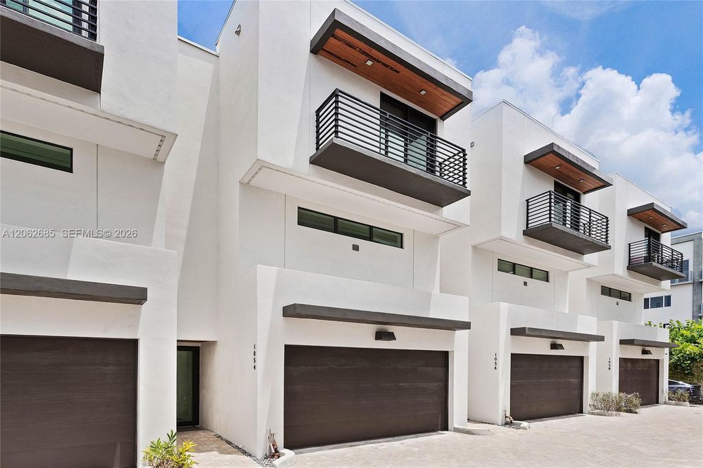 1054 N Victoria Park Rd, Fort Lauderdale, FL 33304