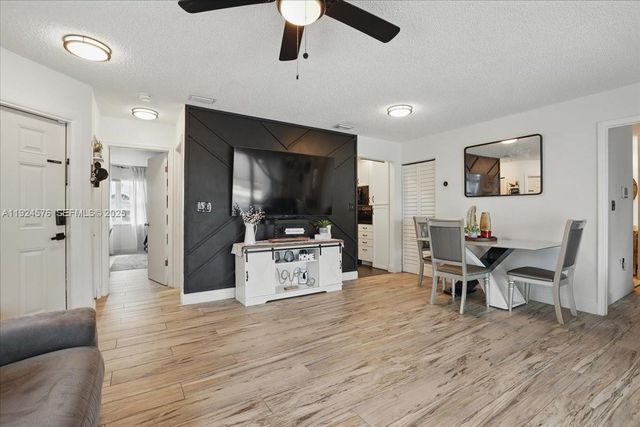 5874 SW 97th Ter, Cooper City, FL 33328