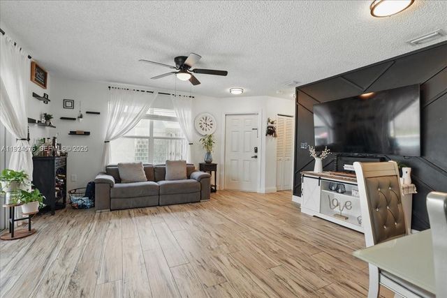 5874 SW 97th Ter, Cooper City, FL 33328