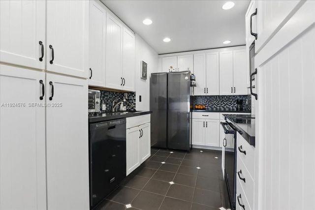 5874 SW 97th Ter, Cooper City, FL 33328