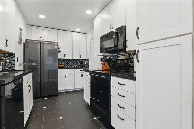 5874 SW 97th Ter, Cooper City, FL 33328