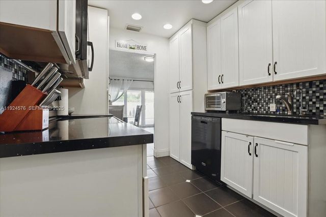 5874 SW 97th Ter, Cooper City, FL 33328