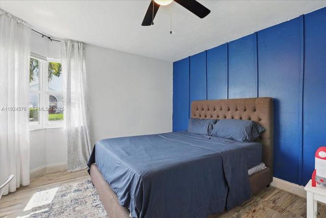 5874 SW 97th Ter, Cooper City, FL 33328