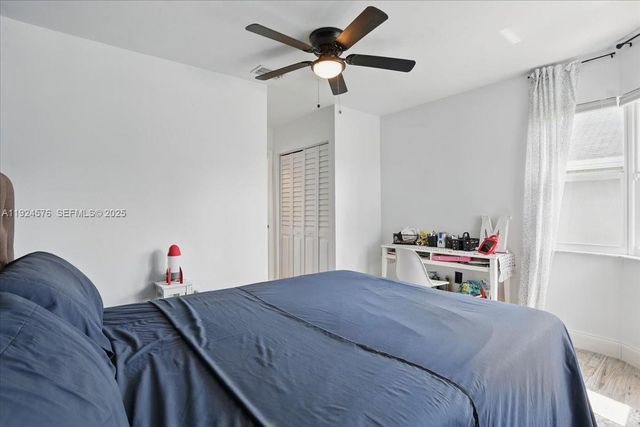 5874 SW 97th Ter, Cooper City, FL 33328