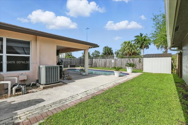 5874 SW 97th Ter, Cooper City, FL 33328