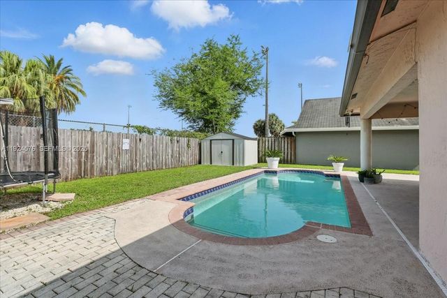 5874 SW 97th Ter, Cooper City, FL 33328