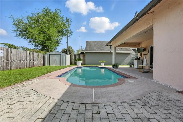 5874 SW 97th Ter, Cooper City, FL 33328