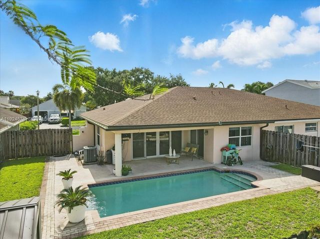 5874 SW 97th Ter, Cooper City, FL 33328