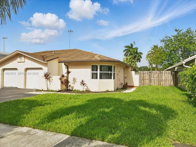 5874 SW 97th Ter, Cooper City, FL 33328