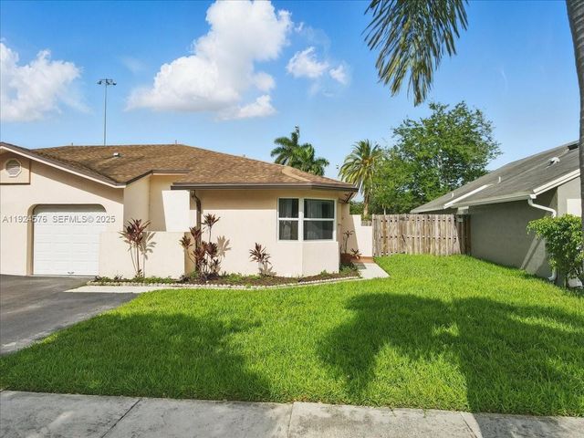5874 SW 97th Ter, Cooper City, FL 33328