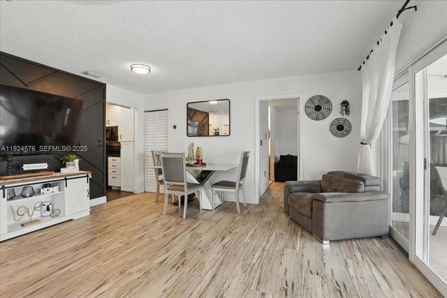 5874 SW 97th Ter, Cooper City, FL 33328