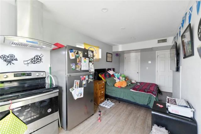 833 N Humphreys, Los Angeles, CA 90022