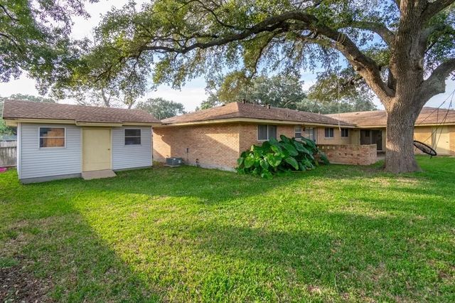 1118 Lincoln, Alice, TX 78332