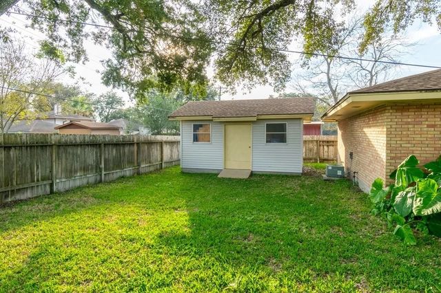 1118 Lincoln, Alice, TX 78332