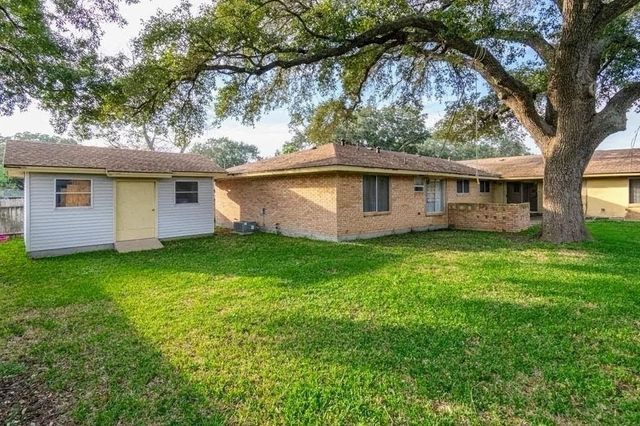 1118 Lincoln, Alice, TX 78332