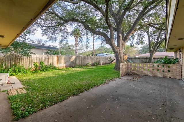 1118 Lincoln, Alice, TX 78332