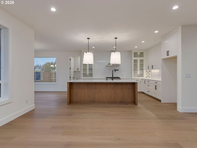 154 E AIREDALE Ave, La Center, WA 98629
