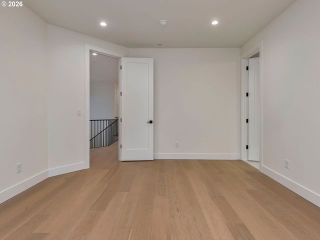 154 E AIREDALE Ave, La Center, WA 98629