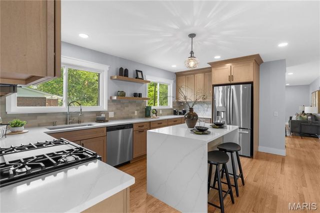 940 Fernview Drive, Creve Coeur, MO 63141