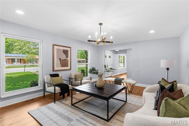 940 Fernview Drive, Creve Coeur, MO 63141