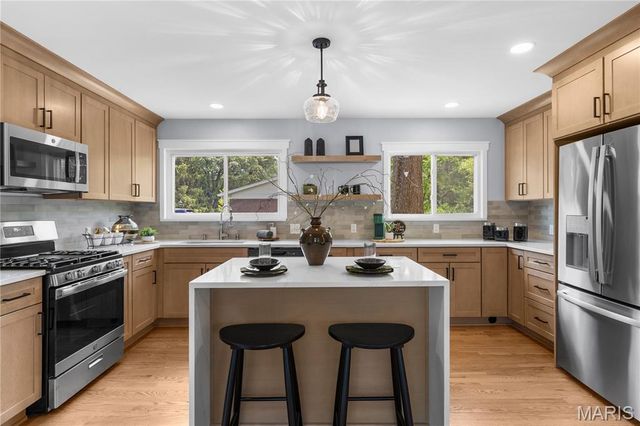 940 Fernview Drive, Creve Coeur, MO 63141