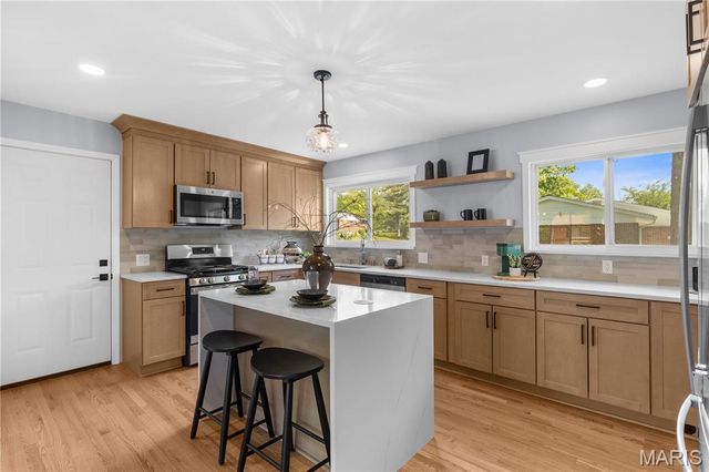 940 Fernview Drive, Creve Coeur, MO 63141