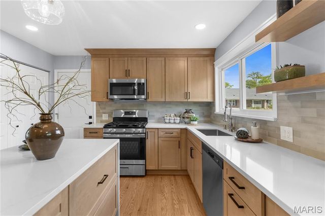 940 Fernview Drive, Creve Coeur, MO 63141