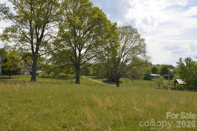 16 Rocking Chair Lane, Leicester, NC 28748