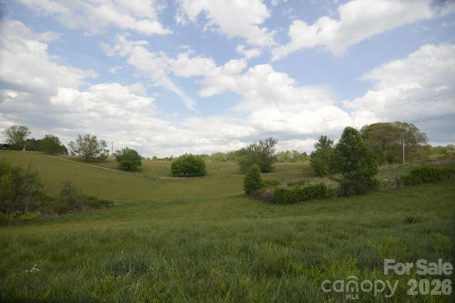 16 Rocking Chair Lane, Leicester, NC 28748