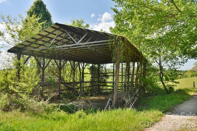 16 Rocking Chair Lane, Leicester, NC 28748