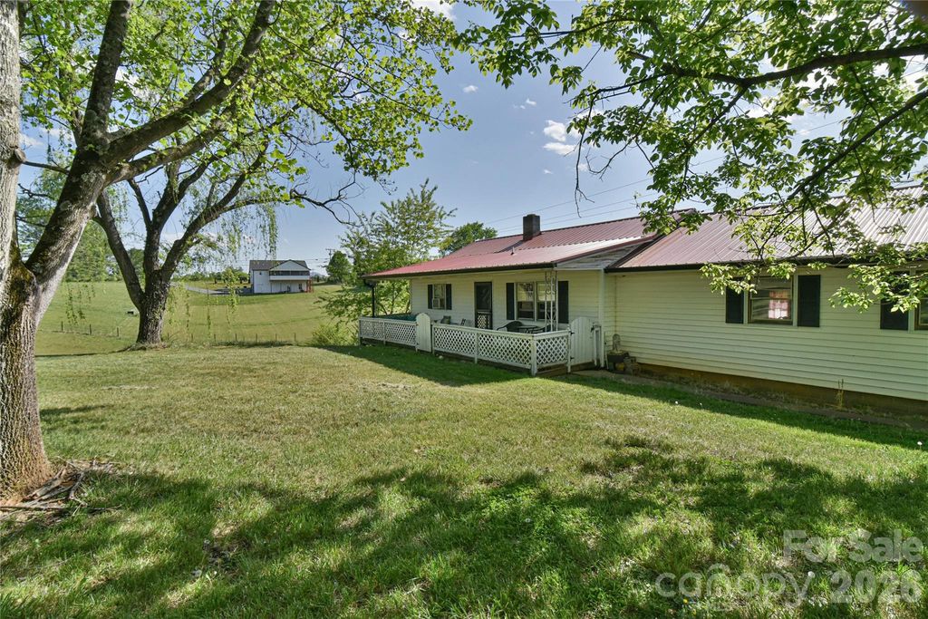 16 Rocking Chair Lane, Leicester, NC 28748